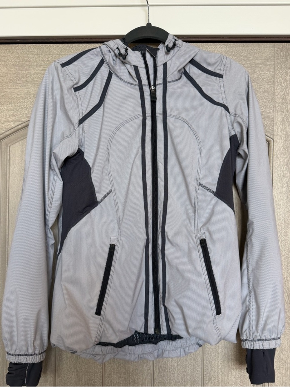 Lululemon early 2000s windbreaker hooded jacket grey stripes sz 8-10 LIKE NEW